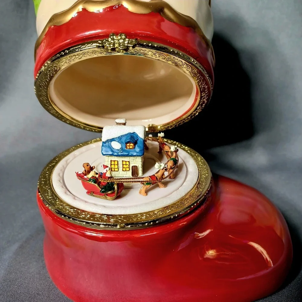 Cracker Barrel Mr. Christmas Red Stocking Porcelain‎ Hinged Animated Music Box